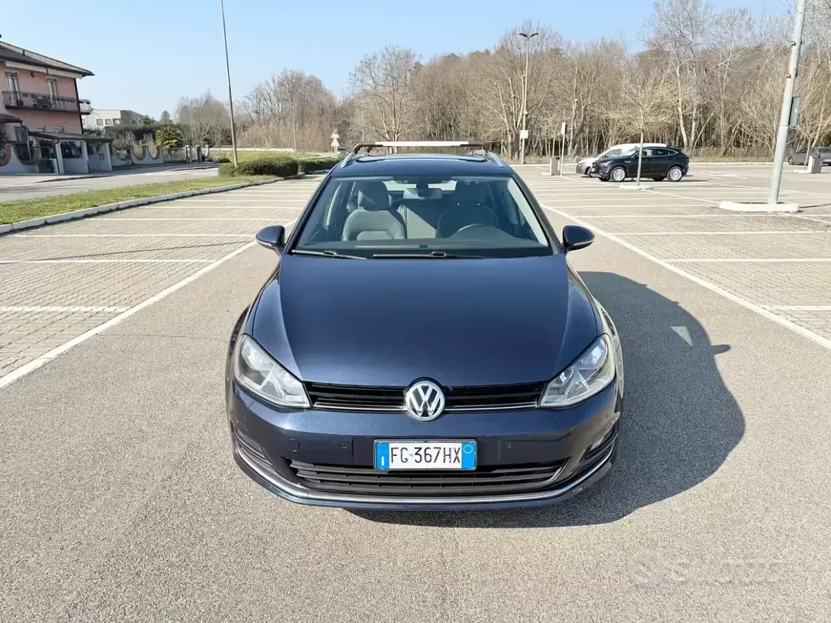 Usata VW Golf VII Highline 125 CV (91 kW) 2017 Blu Station wagon