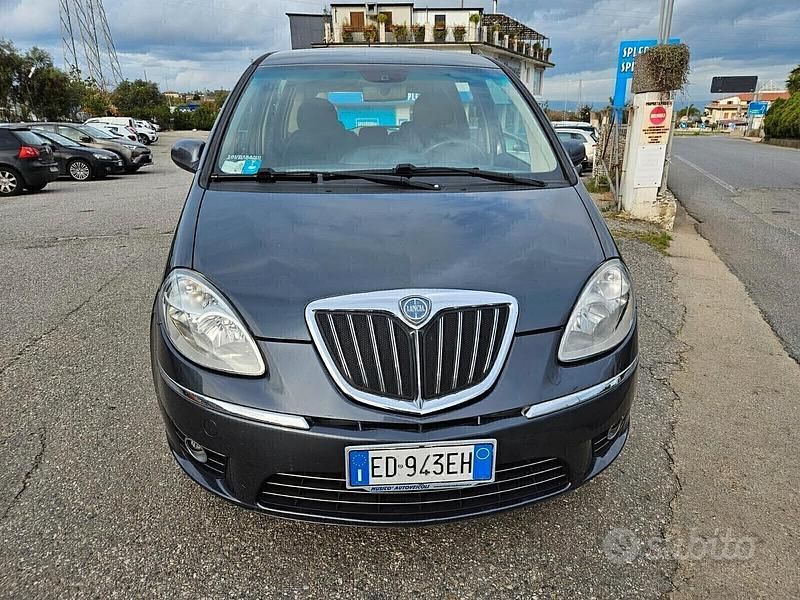 Usata Lancia Musa S 95 CV (69 kW) 2010 Grigio Monovolume