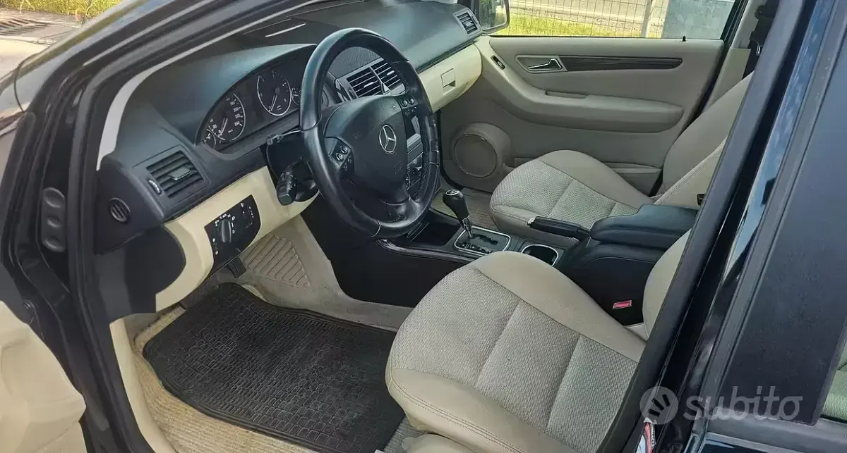 Usata Mercedes A180 Avantgarde 109 CV (80 kW) 2011 Nero Utilitaria