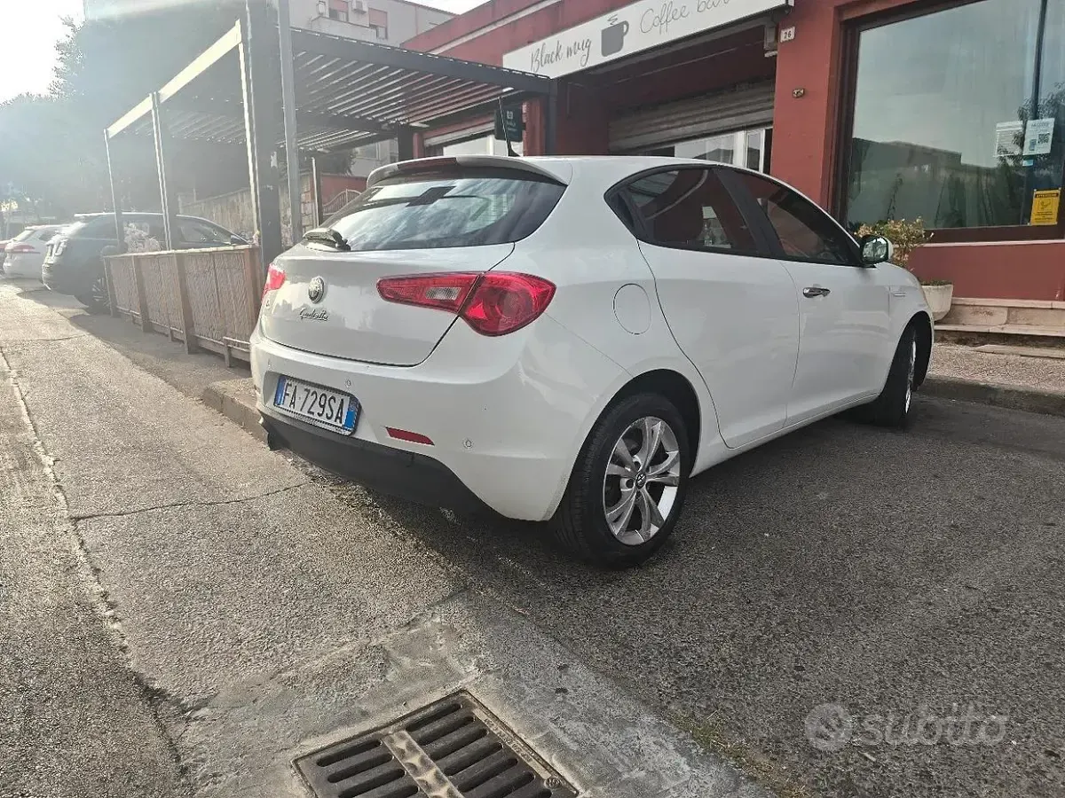 Usata Alfa Romeo Giulietta 105 CV (77 kW) 2015 Bianco Utilitaria