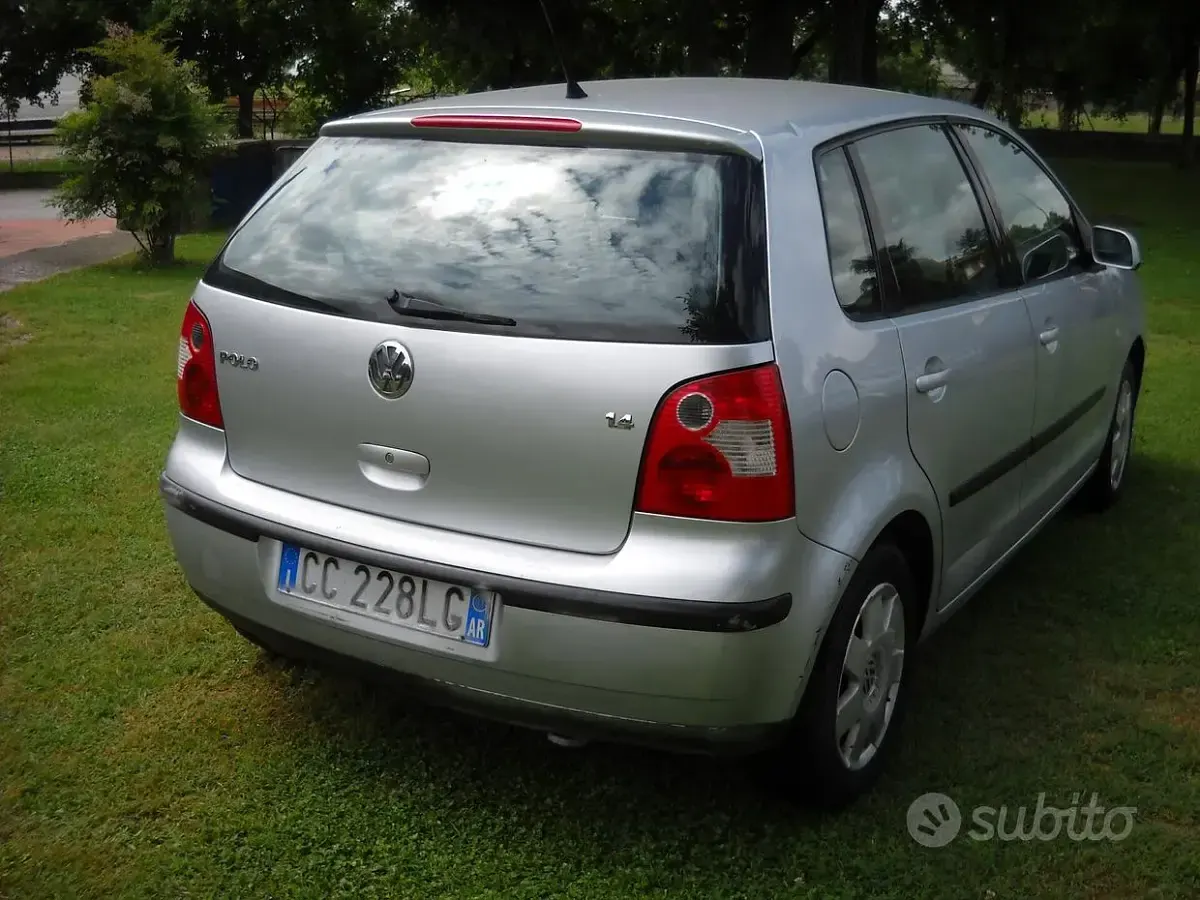 Usata VW Polo Comfortline 75 CV (55 kW) 2002 Grigio Berlina