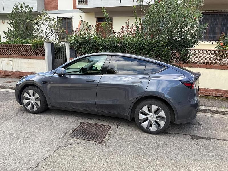 Usata Tesla Model Y 250 kW (340 CV) 2022 Grigio SUV