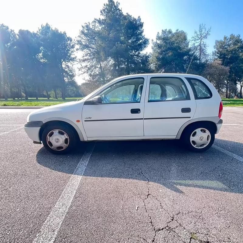 Usata Opel Corsa 60 CV (44 kW) 1998 Bianco Utilitaria