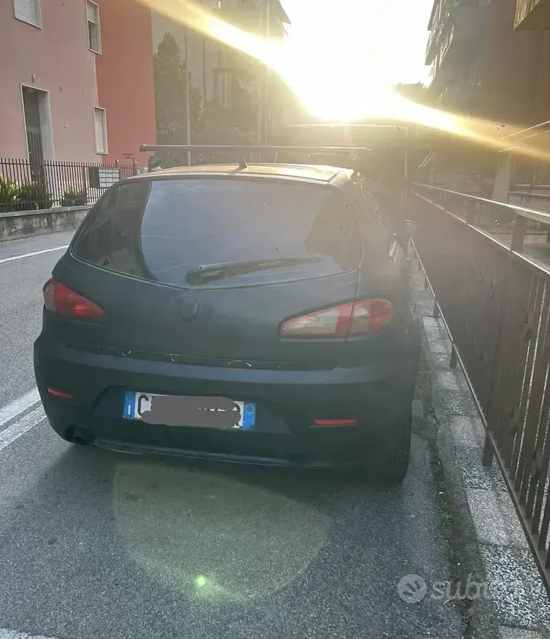 Usata Alfa Romeo 147 116 CV (85 kW) 2005 Nero Utilitaria