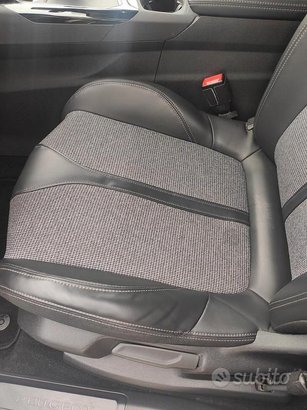 Usata Peugeot 3008 Allure 130 CV (95 kW) 2018 Bianco SUV