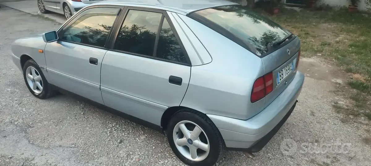 Usata Lancia Delta 103 CV (75 kW) 1999 Utilitaria