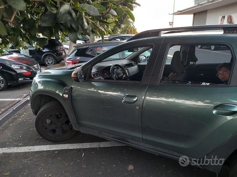 Usata Dacia Duster 100 CV (73 kW) 2024 Verde Berlina