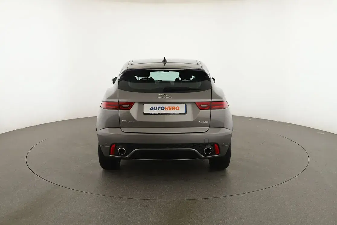 Usado Jaguar E-Pace R-Dynamic 180 CV (132 kW) 2020 Gris SUV