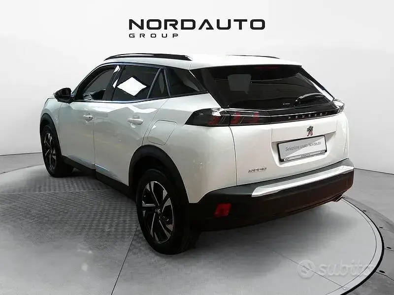 Usata Peugeot 2008 Allure 110 CV (80 kW) 2021 Bianco SUV