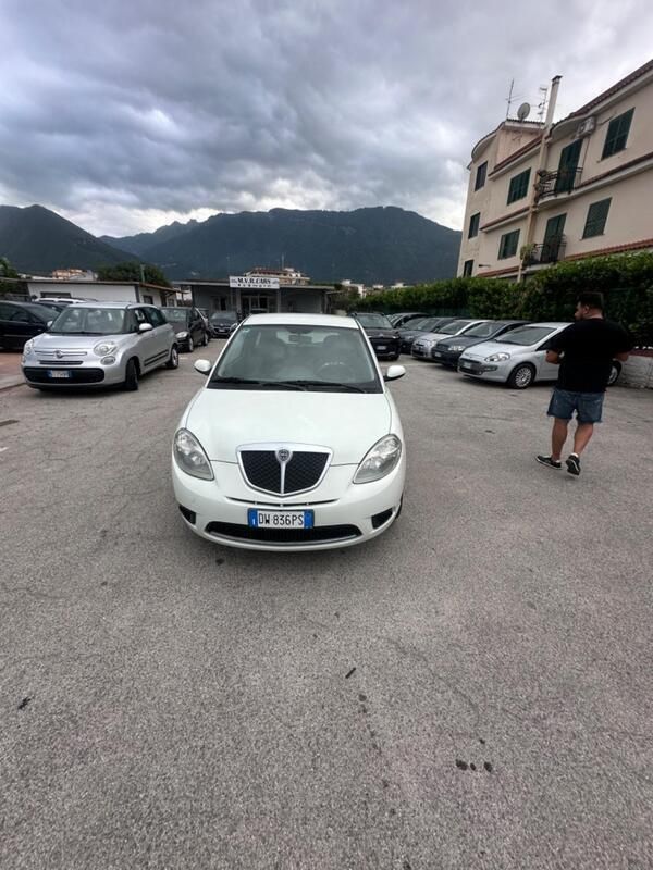 Usata Lancia Ypsilon 75 CV (55 kW) 2009 Bianco Utilitaria
