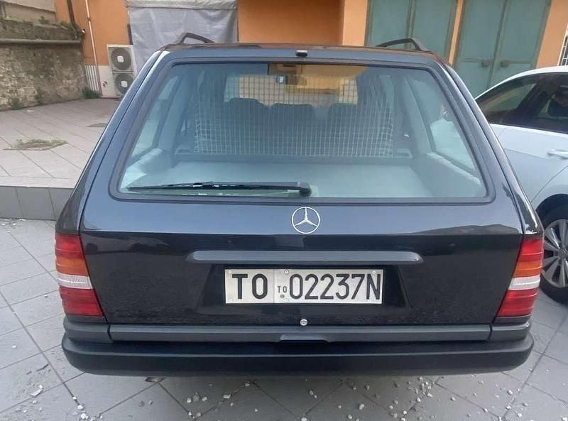 Usata Mercedes E200 122 CV (89 kW) 1989 Station wagon