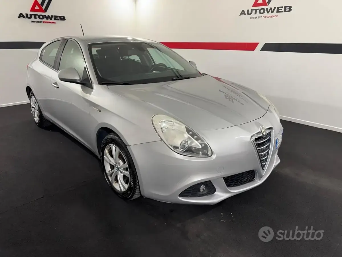 Usata Alfa Romeo Giulietta Exclusive 105 CV (77 kW) 2013 Grigio Utilitaria