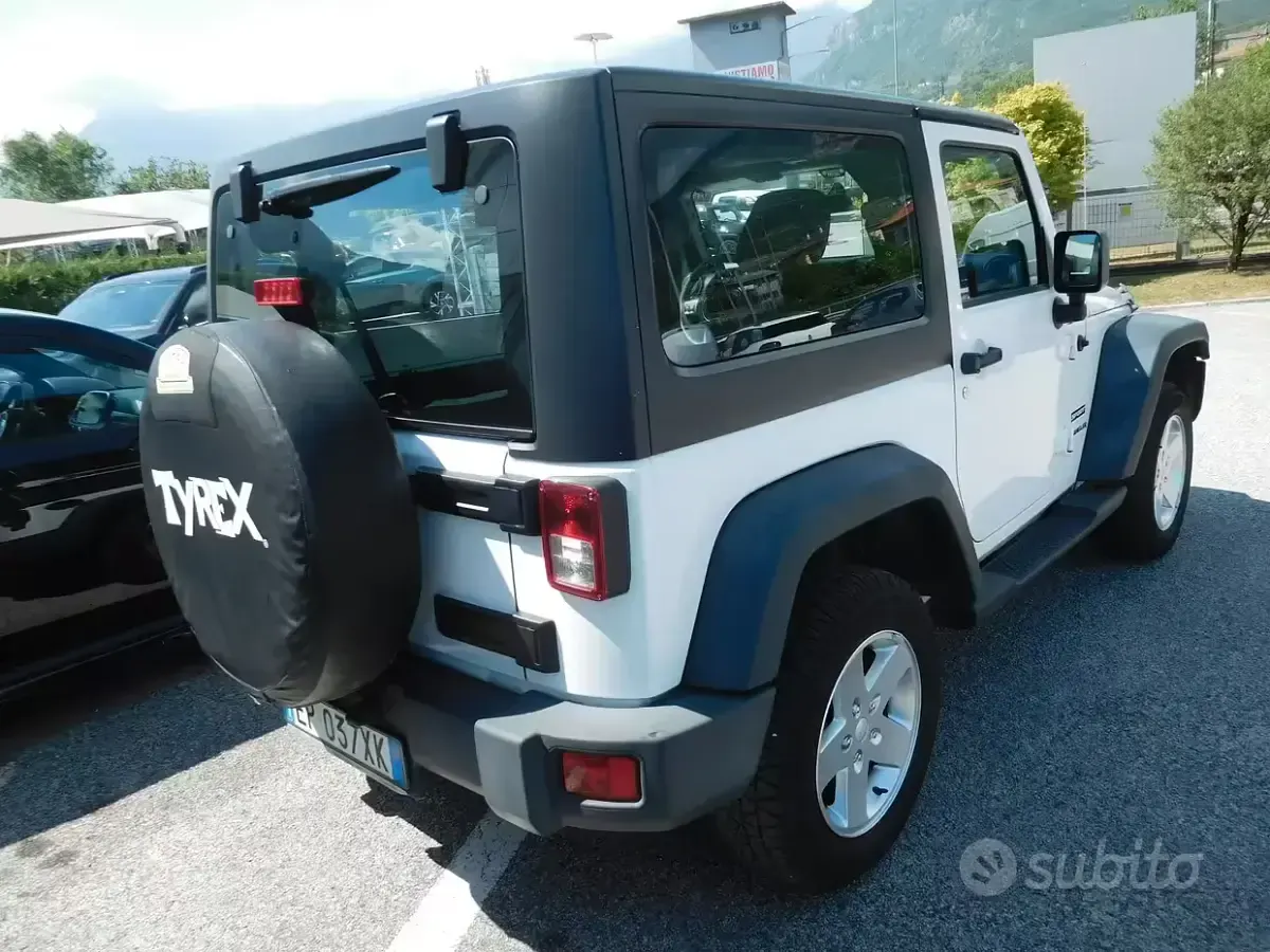 Usata Jeep Wrangler Sport 200 CV (147 kW) 2012 Bianco SUV