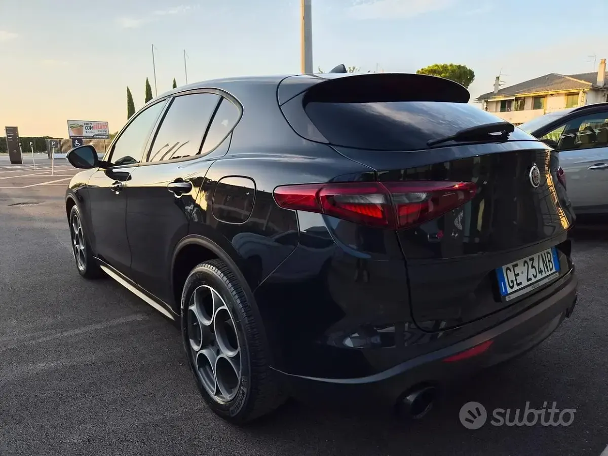 Usata Alfa Romeo Stelvio Sprint 190 CV (139 kW) 2021 Nero SUV