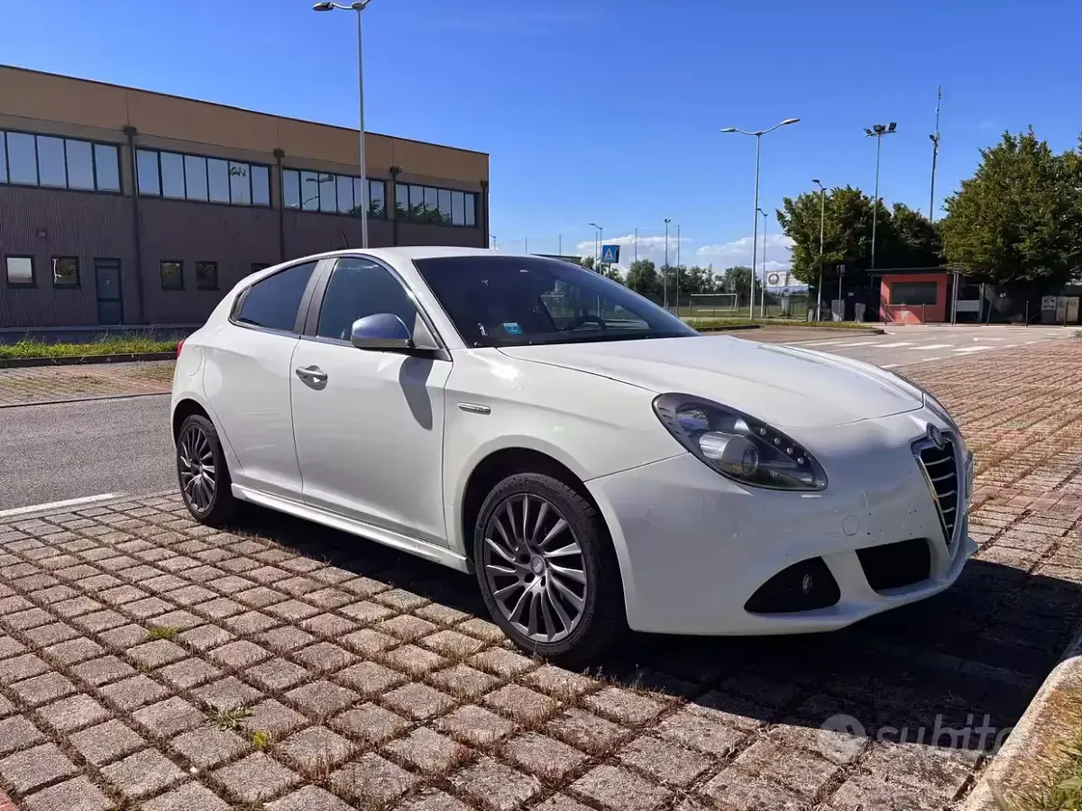 Usata Alfa Romeo Giulietta 105 CV (77 kW) 2011 Bianco Utilitaria
