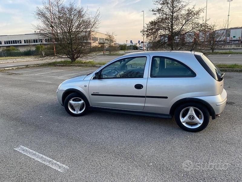 Usata Opel Corsa 2000 Grigio Berlina