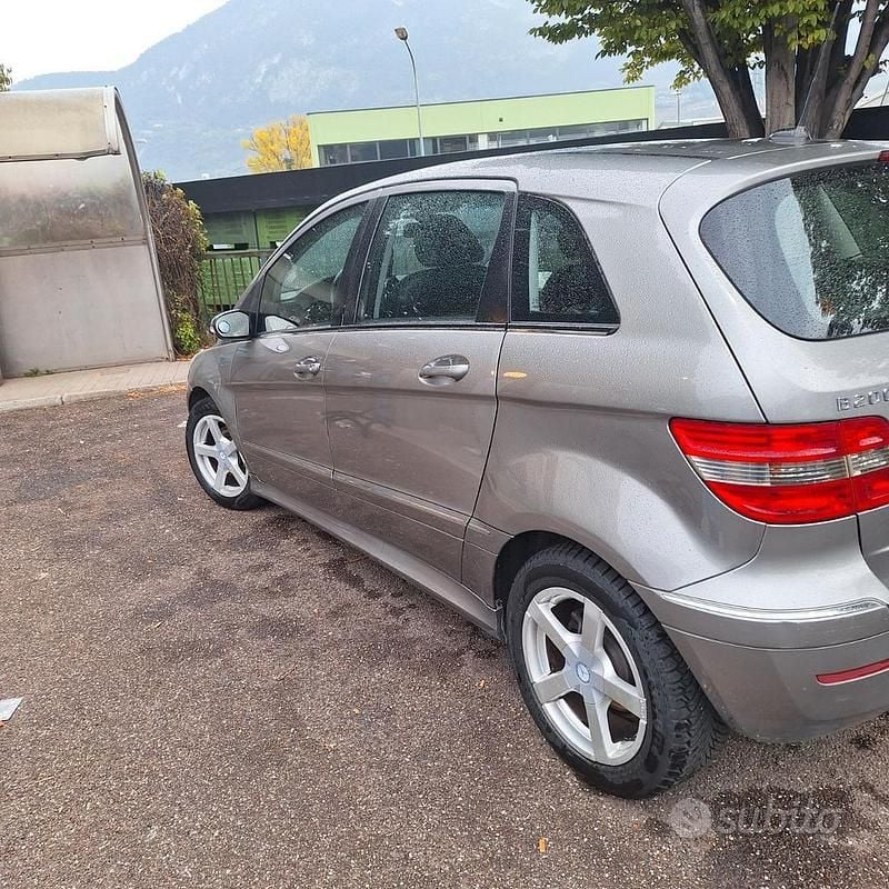 Usata Mercedes B200 140 CV (102 kW) 2008 Grigio Monovolume