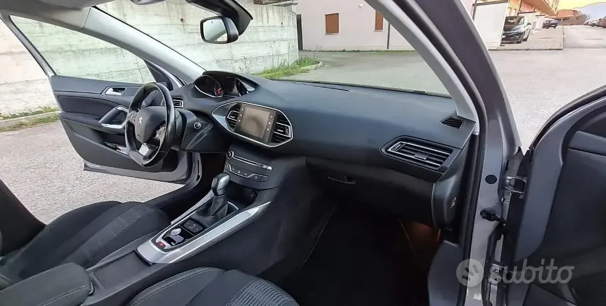 Usata Peugeot 308 120 CV (88 kW) 2018 Grigio Station wagon