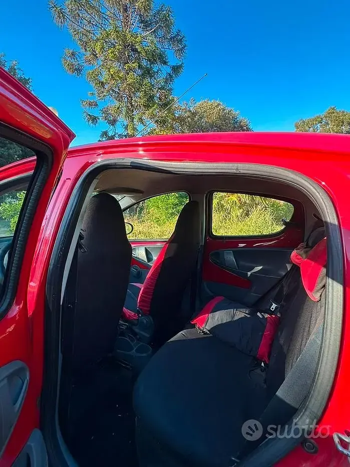 Usata Peugeot 107 68 CV (50 kW) 2007 Rosso Utilitaria