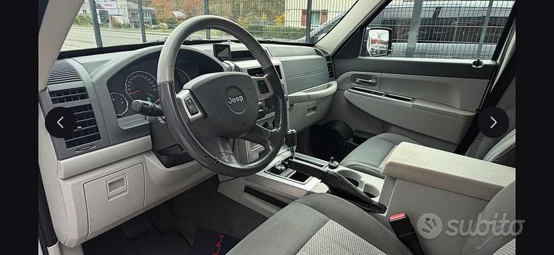 Usata Jeep Cherokee 177 CV (130 kW) 2008 Grigio SUV
