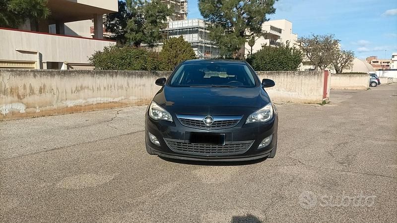 Usata Opel Astra GTC Cosmo 130 CV (95 kW) 2012 Grigio Berlina