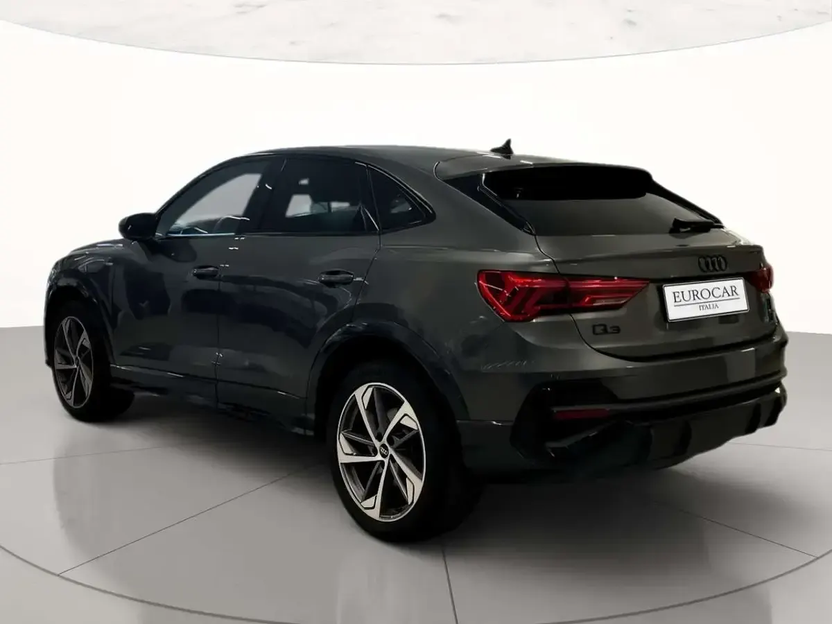 Usata Audi Q3 Sportback S-Line 193 CV (141 kW) 2025 Grigio daytona perlato SUV