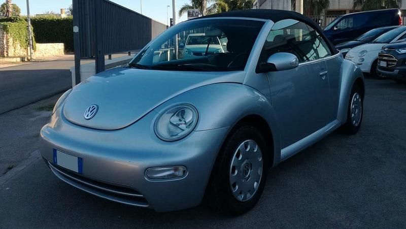 Usata VW New Beetle 104 CV (76 kW) 2005 Argento Utilitaria