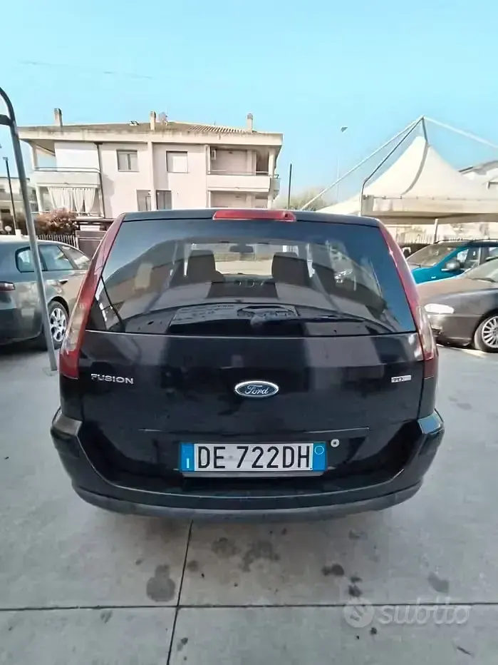 Usata Ford Fusion Collection 68 CV (50 kW) 2007 Nero Utilitaria