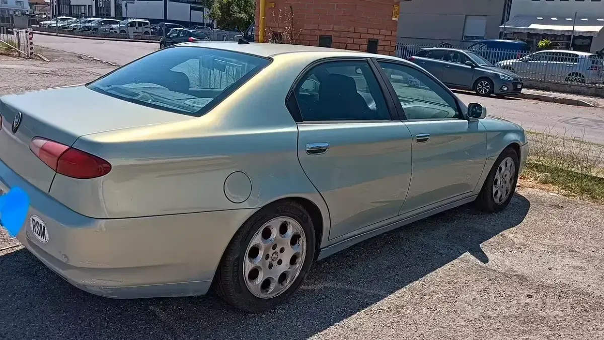 Usata Alfa Romeo 166 188 CV (138 kW) 2004 Bluazzurro Berlina