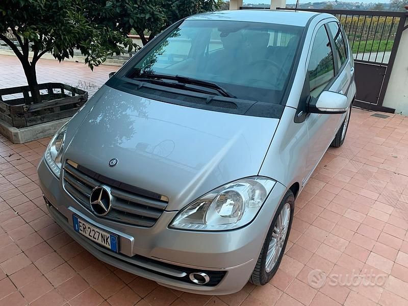 Gebraucht Mercedes A160 82 PS (60 kW) 2012 Grau Limousine