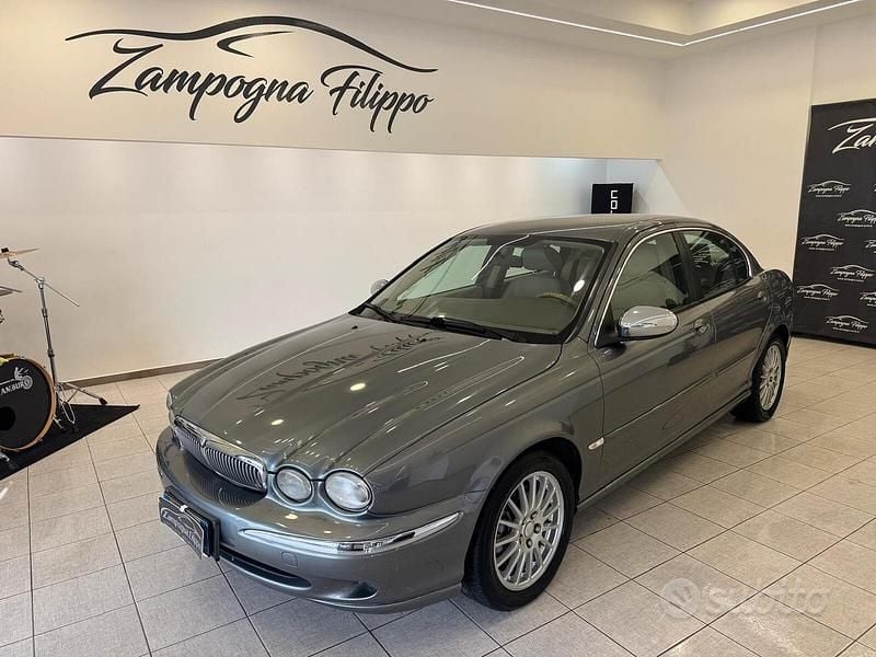 Argento Usata 2006 Jaguar X-type Executive Tre volumi | 4999 € (Buon prezzo) - Immagine 1/4