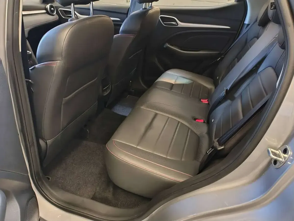 Usata MG ZS Luxury 106 CV (77 kW) 2024 Argento SUV