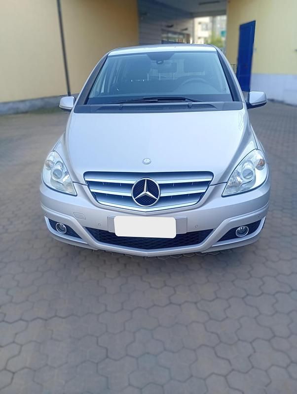 Usata Mercedes B180 Premium 108 CV (79 kW) 2011 Grigio Monovolume