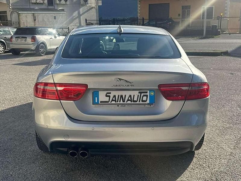Usata Jaguar XE Portfolio 179 CV (131 kW) 2018 Argento Berlina