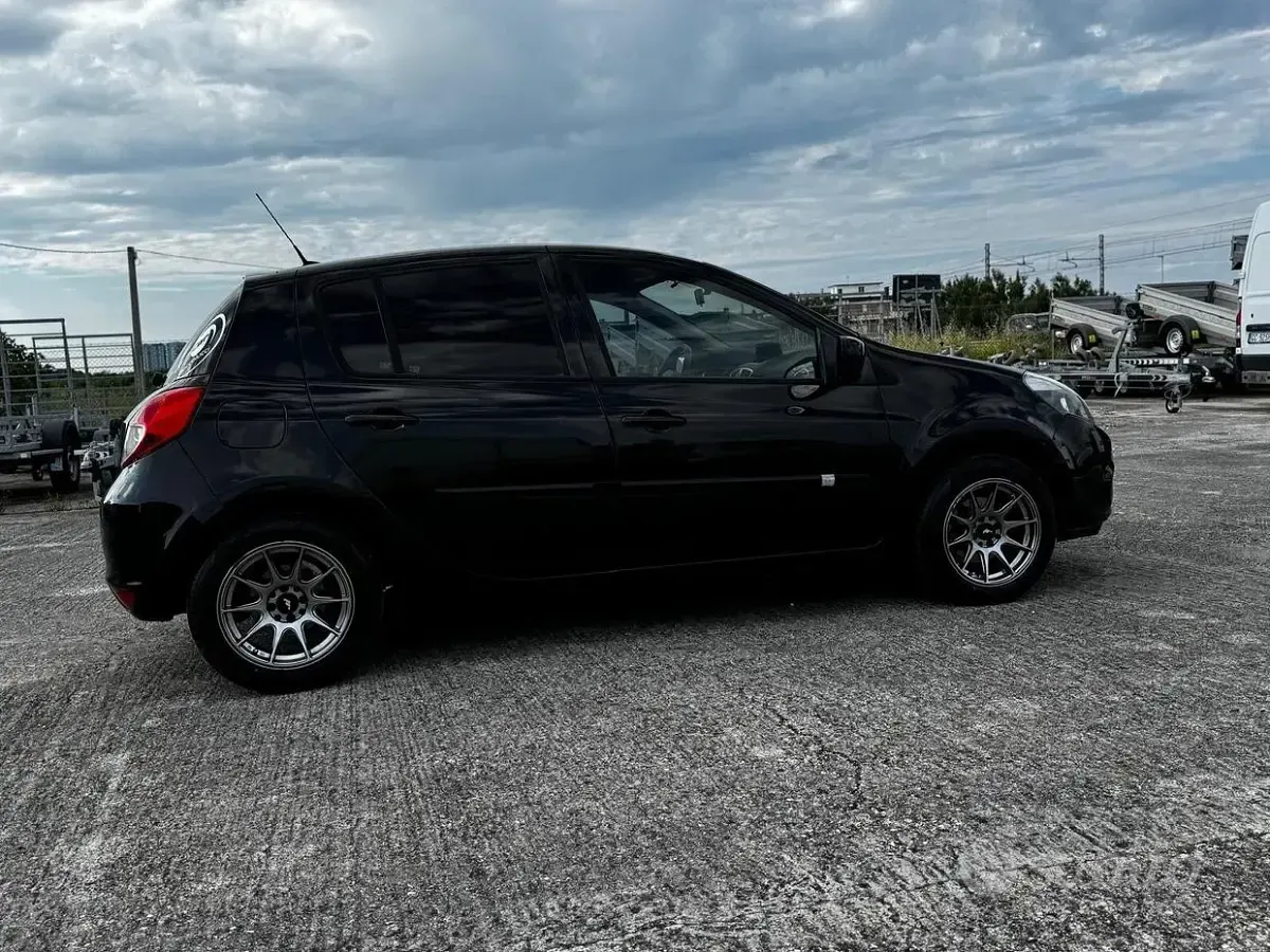 Usata Renault Clio IV Dynamique 75 CV (55 kW) 2012 Nero Berlina