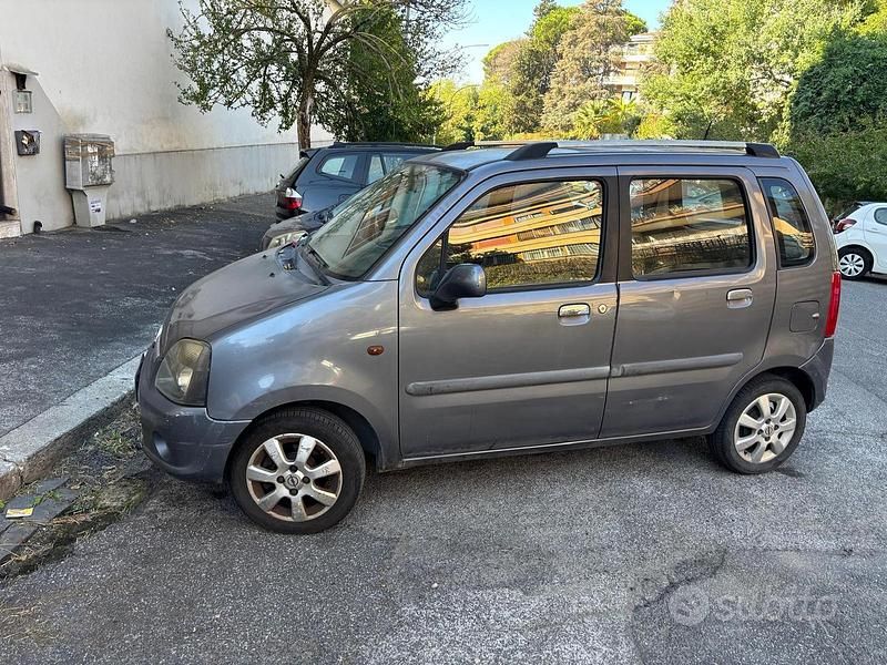 Usata Opel Agila 69 CV (50 kW) 2006 Grigio Utilitaria