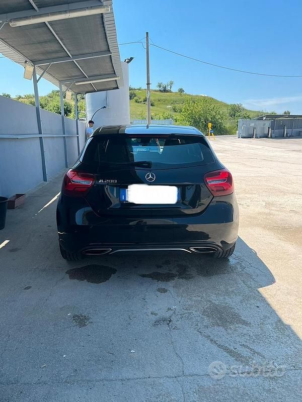 Usata Mercedes A200 136 CV (100 kW) 2018 Nero Berlina