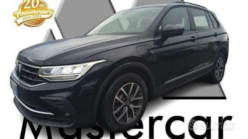 Nero Usata 2021 VW Tiguan Life SUV | 24.500 € (Buon prezzo) - Immagine 1/4