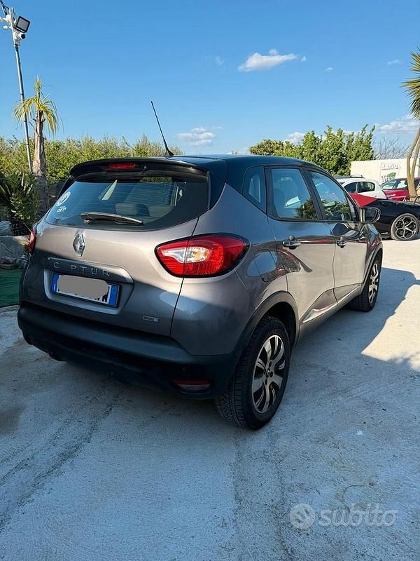 Usata Renault Captur 90 CV (66 kW) 2018 Grigio SUV
