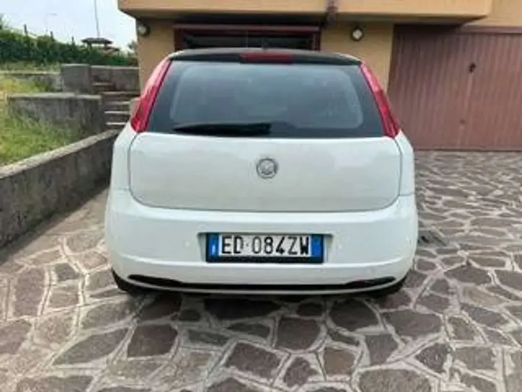 Usata Fiat Grande Punto S 75 CV (55 kW) 2010 Bianco Utilitaria