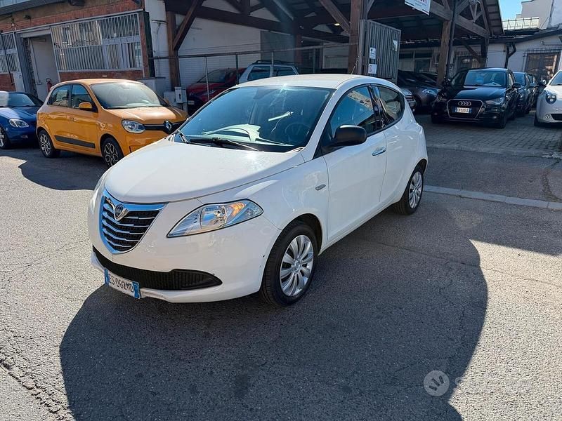 Usata Lancia Ypsilon Platinum 69 CV (50 kW) 2013 Bianco Utilitaria