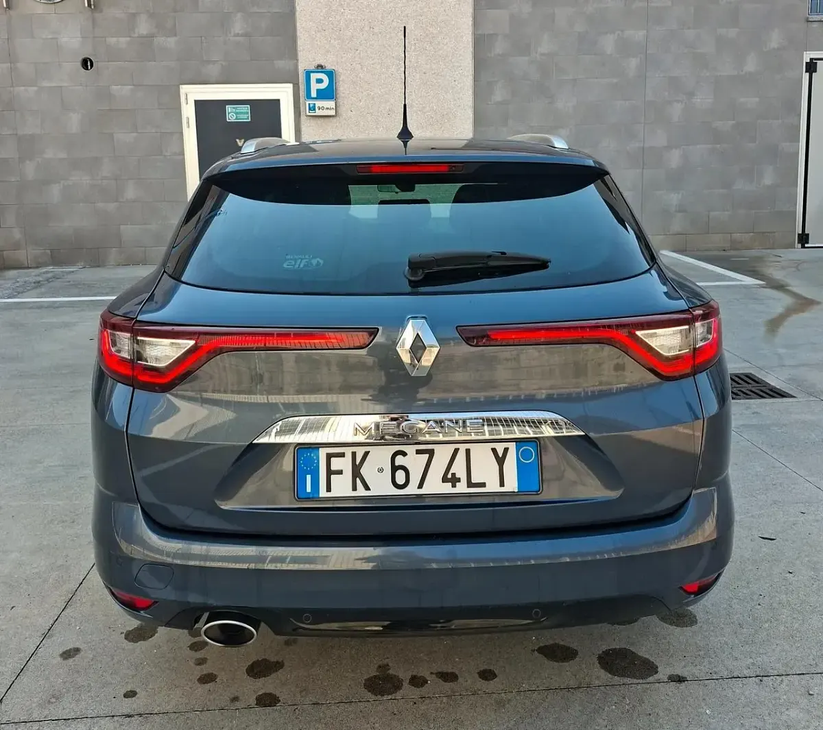 Usata Renault Mégane GrandTour Zen 110 CV (80 kW) 2017 Argento Station wagon