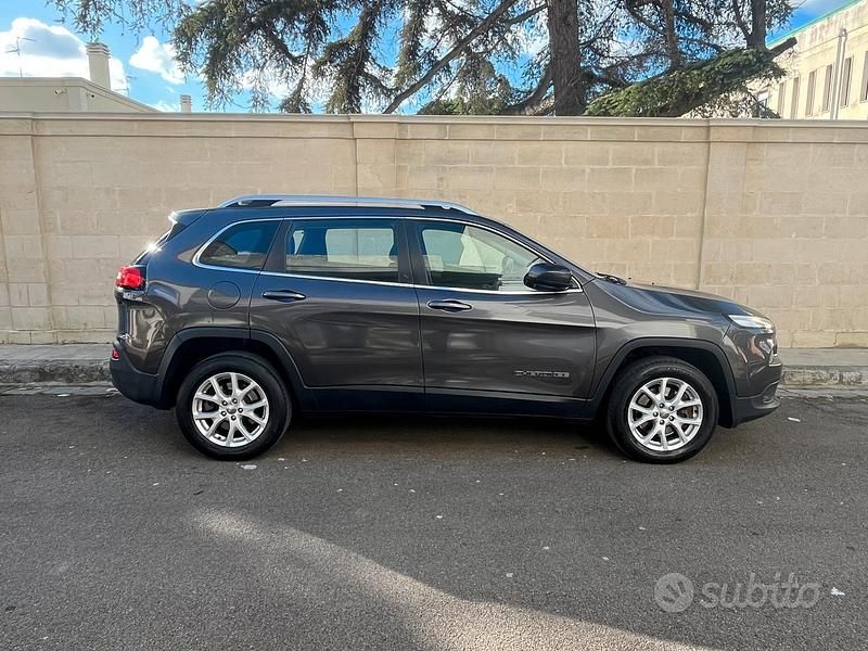 Grigio Usata 2014 Jeep Cherokee Longitude SUV | 9000 € (Buon prezzo) - Immagine 1/4