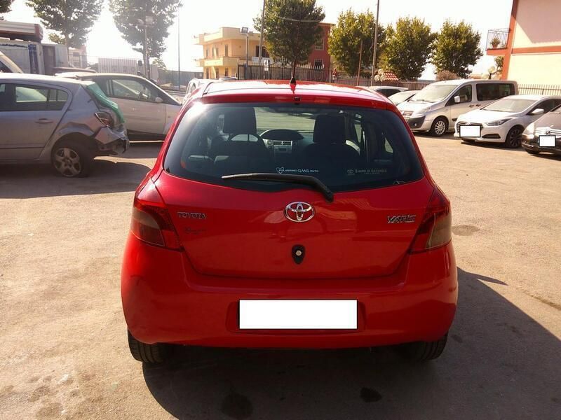 Usata Toyota Yaris Sol 87 CV (63 kW) 2007 Rosso Berlina