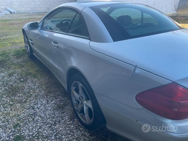 Usata Mercedes SL350 245 CV (180 kW) 2004 Grigio Cabrio