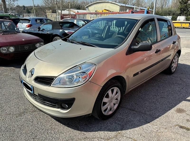 Usata Renault Clio II 67 CV (49 kW) 2007 Beige Berlina
