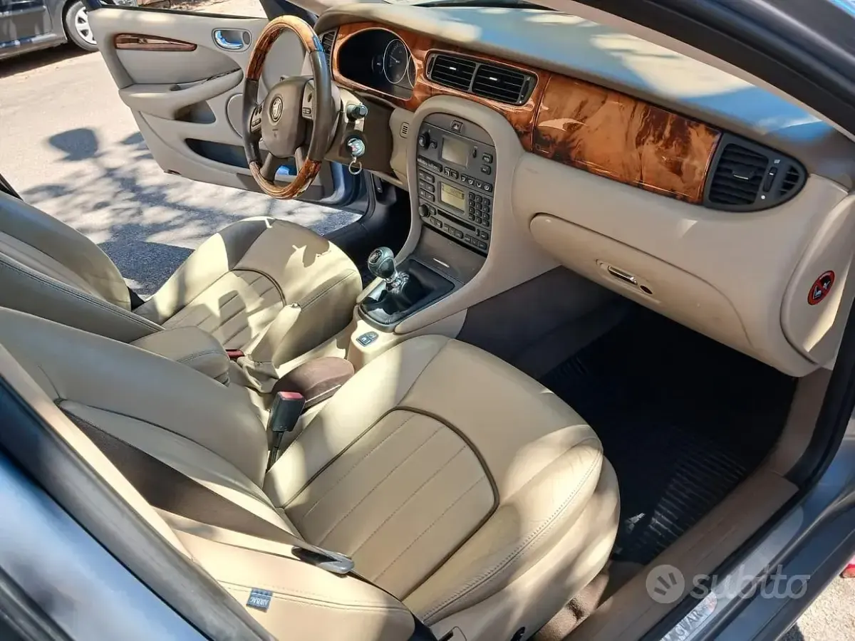 Usata Jaguar X-type 155 CV (114 kW) 2007 Grigio Berlina