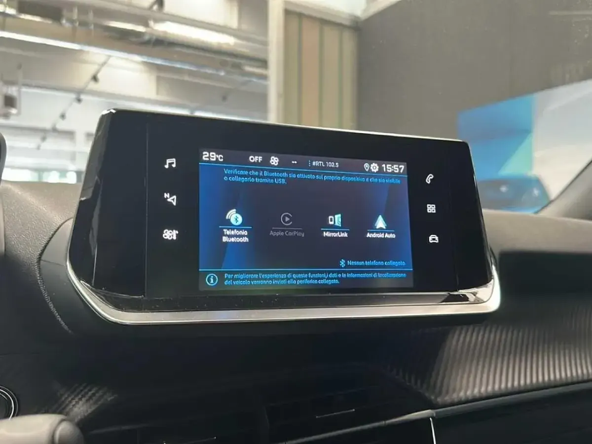 Usata Peugeot 2008 Allure 100 CV (73 kW) 2023 Blu SUV
