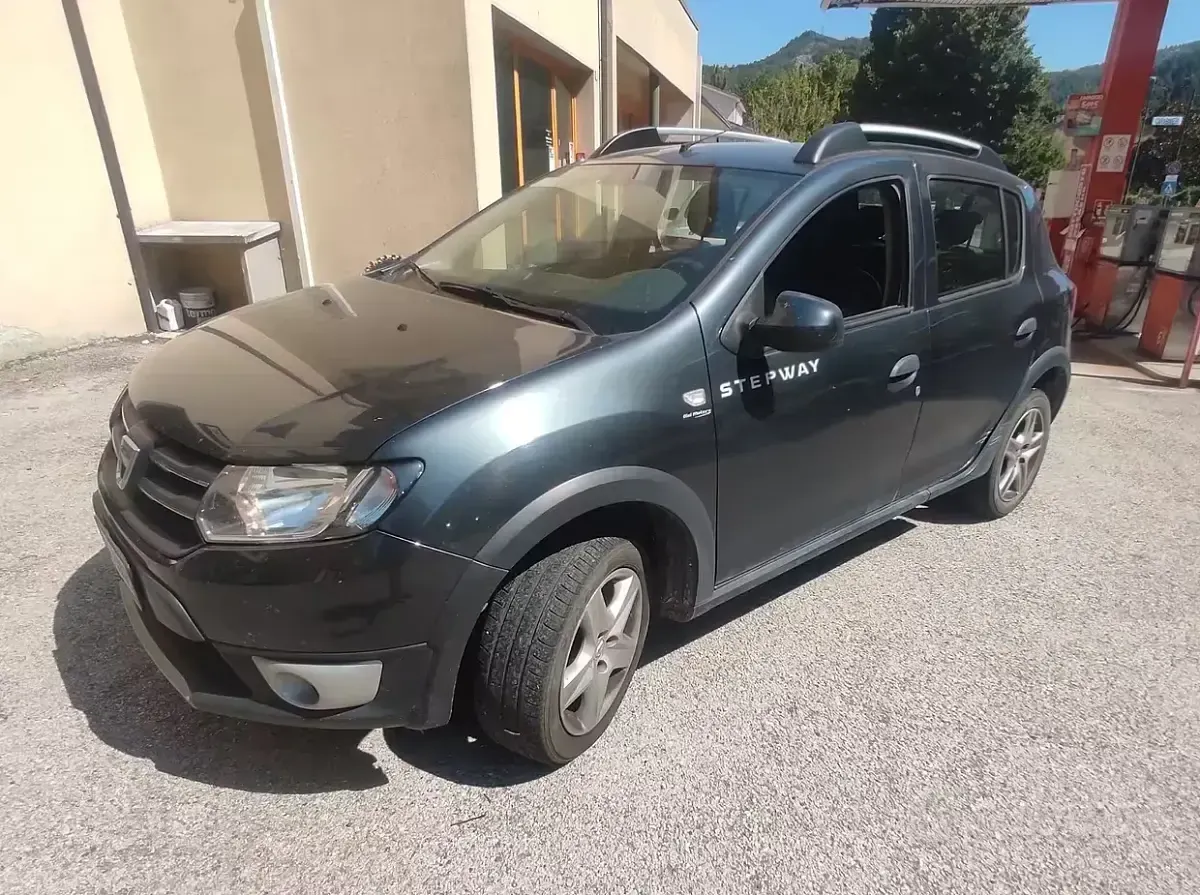 Usata Dacia Sandero 90 CV (66 kW) 2016 Grigio Berlina