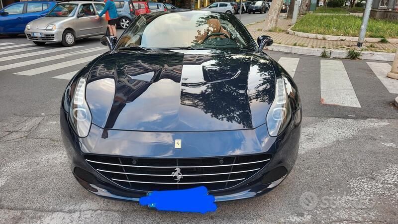 Usata Ferrari California 560 CV (411 kW) 2015 Blu Cabrio